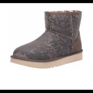 Ugg graffiti mini boot